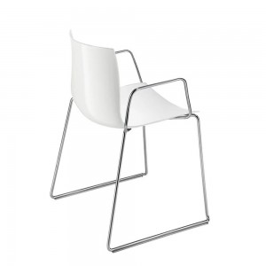 Silla Catifa 46 polipropileno patín Arper. Silla moderna para contract.