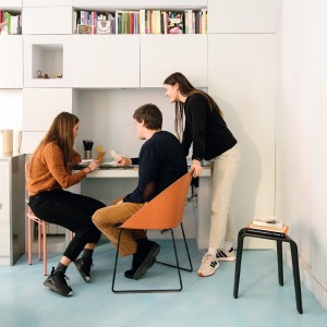 Silla Cila polipropileno patín Arper. Diseño moderno para interiores.
