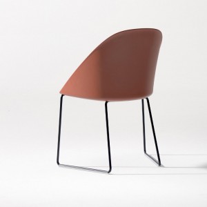 Silla Cila polipropileno patín Arper. Diseño moderno para interiores.