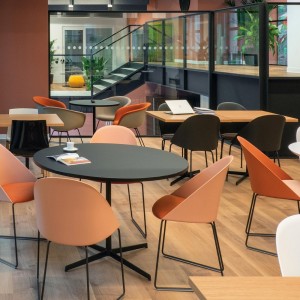 Silla Cila cojín patín Arper. Diseño moderno para interiores.