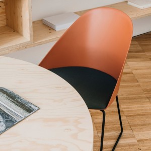 Silla Cila cojín patín Arper. Diseño moderno para interiores.