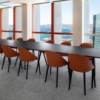 Silla Cila tapizada madera Arper . Diseño moderno para interiores.