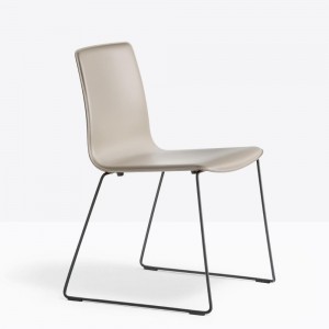 Silla Inga 5663/5669 de Pedrali. Sillas de diseño. Sillas tapizadas de comedor.