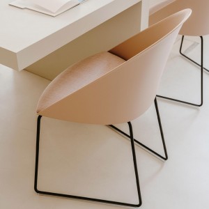 Silla Cila cojín patín Arper. Diseño moderno para interiores.