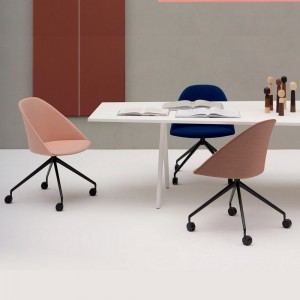 Silla Cila ruedas Arper. Diseño tapizado ideal para interiores.
