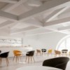 Silla Duna 02 polipropileno madera Arper. Mobiliario de diseño para contract.