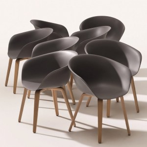 Silla Duna 02 polipropileno madera Arper. Mobiliario de diseño para contract.