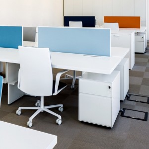 Silla Kinesit Ruedas Arper. Sillas giratorias con ruedas de oficina.