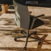 Silla Kinesit Met Arper. Sillas giratorias con ruedas de oficina.
