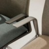 Silla Kinesit Met Arper. Sillas giratorias con ruedas de oficina.