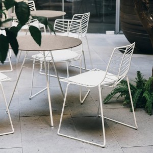 Silla Leaf apilable de Arper. Mobiliario de diseño para hogar y contract.