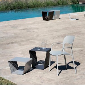 Mesita Puf Pattern Outdoor de Bontempi. Mesita auxiliar o puf para patios o terrazas.