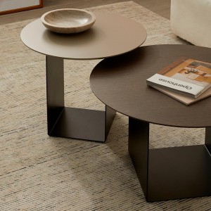Mesa auxiliar Reflex moderna para espacios interiores de Kendo.