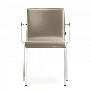 Sillón Kuadra XL 2462 de Pedrali. Sillas de diseño. Sillas con brazos tapizadas.