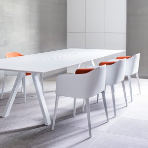 Sillón Laja 885 de Pedrali. Sillas de diseño. Sillas tapizadas modernas.