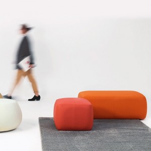 Puff Pix Cubo Outdoor Arper. Diseño tapizado ideal para exteriores.