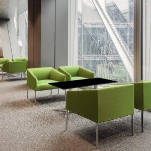 Sillón Saari ancho metal Arper. Amplio diseño moderno de mueble para salón.
