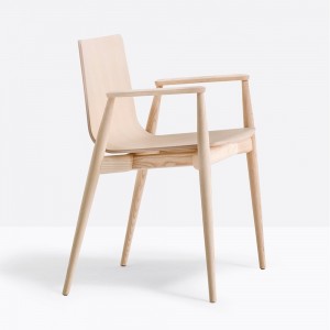 Sillón Malmo 395 de Pedrali. Sillas de diseño. Sillas de madera modernas.