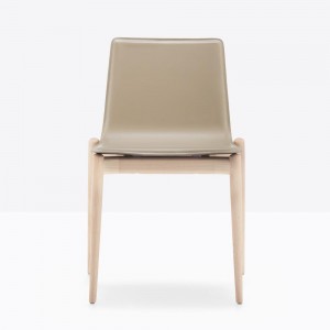 Silla Malmo 392 de Pedrali. Sillas de diseño. Sillas tapizadas en cuero.