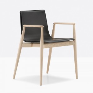 Sillón Malmo 397 de Pedrali. Sillas de diseño. Sillas tapizadas en cuero.
