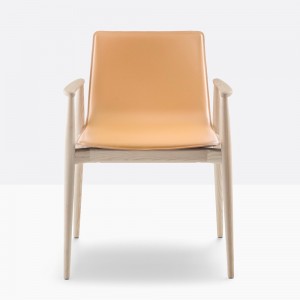 Sillón Malmo 397 de Pedrali. Sillas de diseño. Sillas tapizadas en cuero.