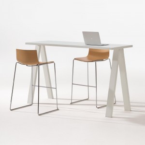 Mesa Cónsola Cross Arper . Mesas fijas modernas para oficina y hogar.