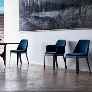 Silla Margot Madera de Bontempi. Sillas tapizadas en ecopiel de diseño.