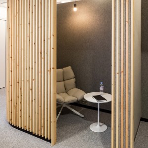 Mesa Auxiliar Dizzie Laminado Arper. Muebles para hogar y contract de diseño.