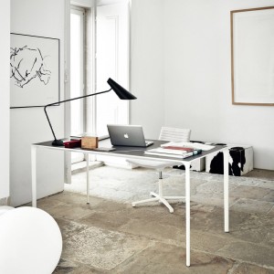 Mesa Nuur rectangular Arper. Mesas de diseño para oficinas y hogar.