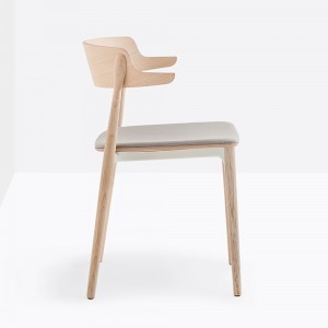 Sillon Nemea 2826 de Pedrali. Sillas de diseño. Sillas de madera moderna.