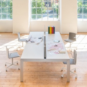 Sillón Noa 728 de Pedrali. Sillas de diseño moderno. Sillas de oficina.