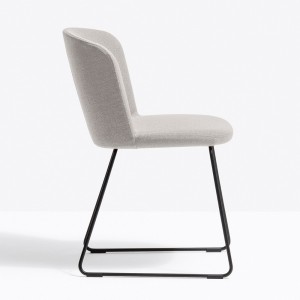 Silla Nym 2852/2882 de Pedrali. Sillas de diseño. Sillas tapizadas contract.