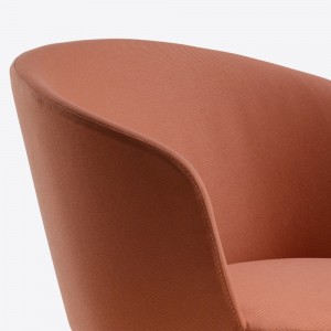 Sillón Nym 2857 de Pedrali. Sillas de diseño. Sillas tapizadas contract.