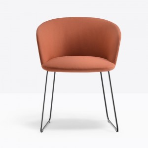Sillón Nym 2857 de Pedrali. Sillas de diseño. Sillas tapizadas contract.