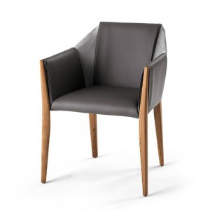 Sillón Sveva de Bontempi. Sillones tapizados de diseño italiano para comedor.