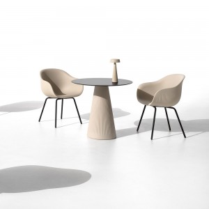 Mesa dining exteriores Colección Fade de Plust Collection. Mobiliario original.