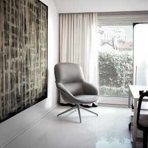 Butaca Long Island Giratoria de Bontempi. Sillas y butacas modernas de diseño italiano.