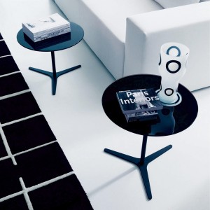 Mesa auxiliar Elica de Bontempi. Complementos de hogar de diseño italiano.