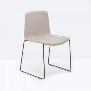 Silla Tweet 897/2 de Pedrali. Sillas tapizadas modernas. Sillas de diseño.