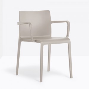 Sillón Volt 675/674 de Pedrali. Sillas de diseño. Sillas modernas de exterior.