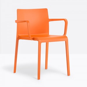 Sillón Volt 675/674 de Pedrali. Sillas de diseño. Sillas modernas de exterior.