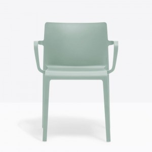 Sillón Volt 675/674 de Pedrali. Sillas de diseño. Sillas modernas de exterior.