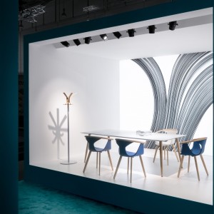 Perchero pie Ray de Pedrali. Complementos de diseño. Percheros modernos.