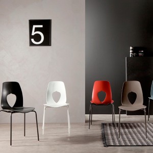 Silla Hole Metal de Tonin casa. Muebles modernos de hogar.