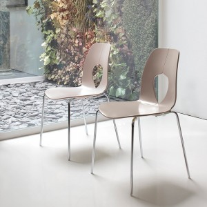 Silla Hole Metal de Tonin casa. Muebles modernos de hogar.