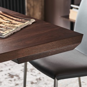 Mesa Eliot Wood Drive de Cattelan Italia. Mesa de salon de diseño moderno.