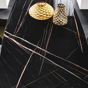 Mesa Mad Max Keramik de Cattelan Italia con diseño moderno y sobre de cerámica.