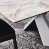 Mesa Mad Max Keramik de Cattelan Italia con diseño moderno y sobre de cerámica.