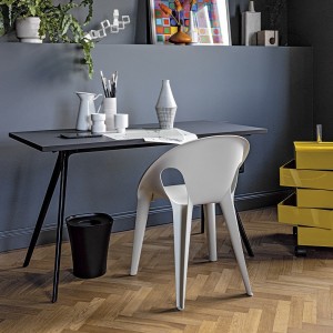 Mesa Baguette Fenix Magis. Mesa de diseño moderno para oficinas y estudios.