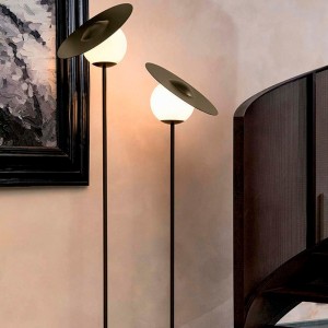 Lámpara de pie Miss de Tonin casa. Muebles modernos de hogar.